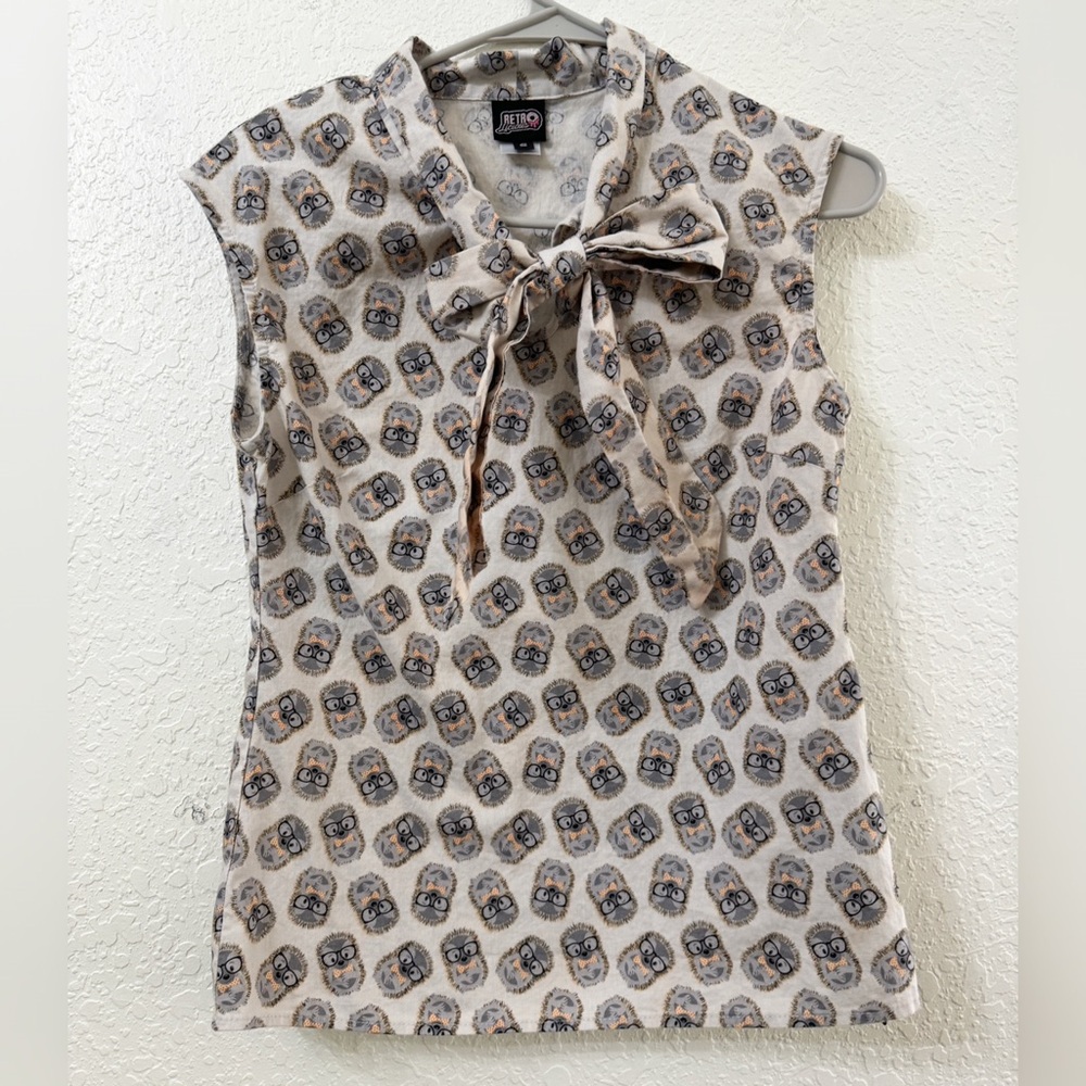 Retrolicious Cream Sleeveless Bow Tie Blouse with hedgehog Print